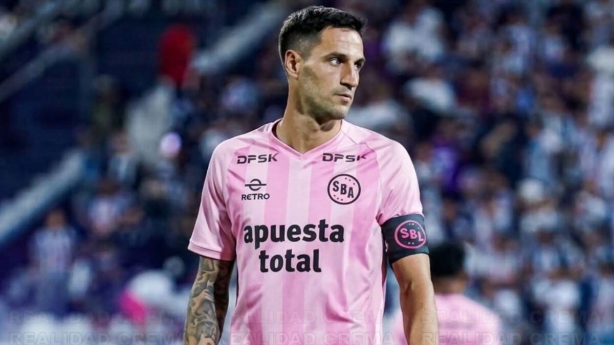 Nicolás Da Campo en el campo tras su lesión durante el empate 1‑1