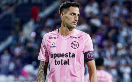 Nicolás Da Campo en el campo tras su lesión durante el empate 1‑1