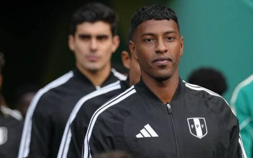 Miguel Araujo entrenando con la selección de Perú antes del amistoso contra EE.UU.