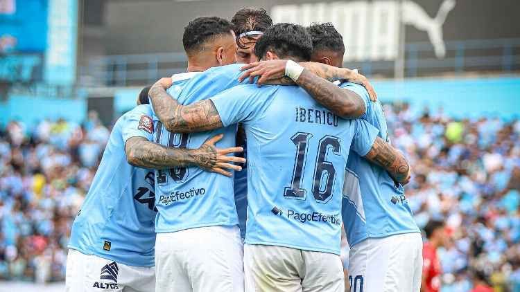 Jugadores de Sporting Cristal celebrando su victoria 3-1 ante Atlético Grau