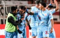 Jugadores de Deportivo Garcilaso celebran su victoria 4-0 contra Universitario